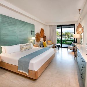 Resort King Pool View Junior Suite